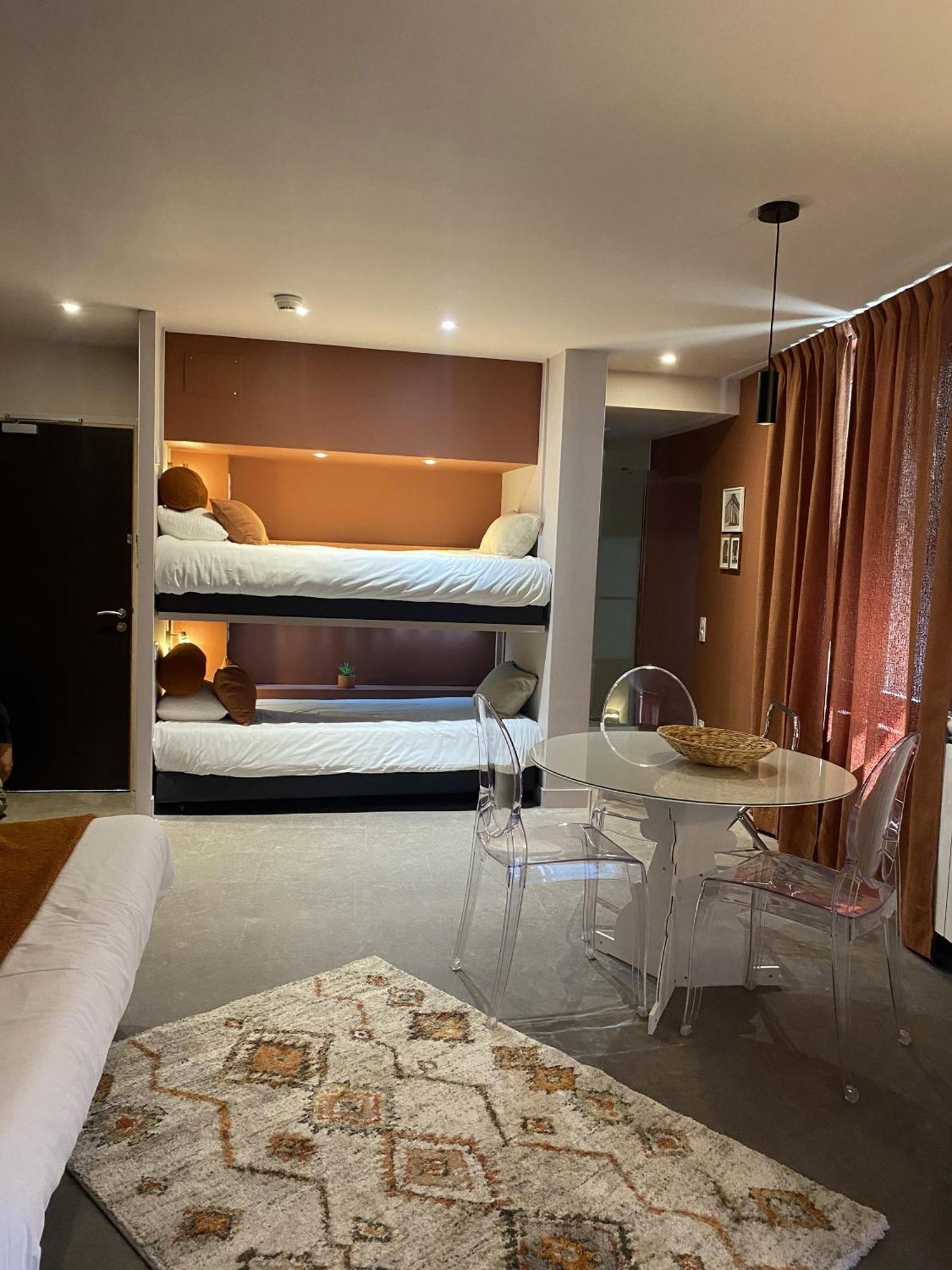 Logis Hotel Le Glacier Orange  Pokoj fotografie
